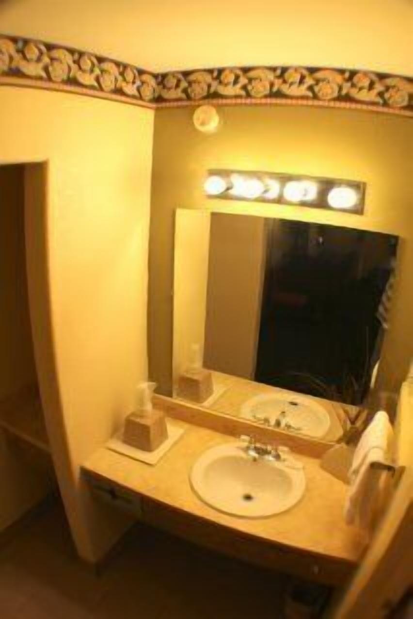 Value Inn & Suites - Харлинген Экстерьер фото