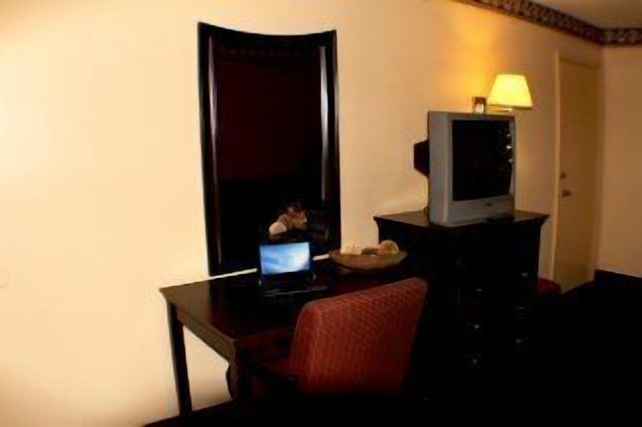 Value Inn & Suites - Харлинген Экстерьер фото